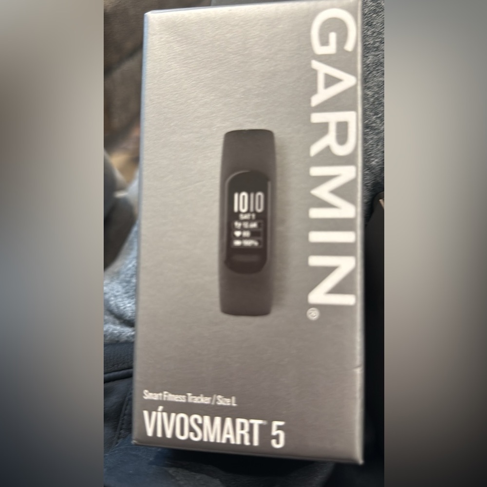 Garmin vívosmart 5 fitness tracker in Black, Size L